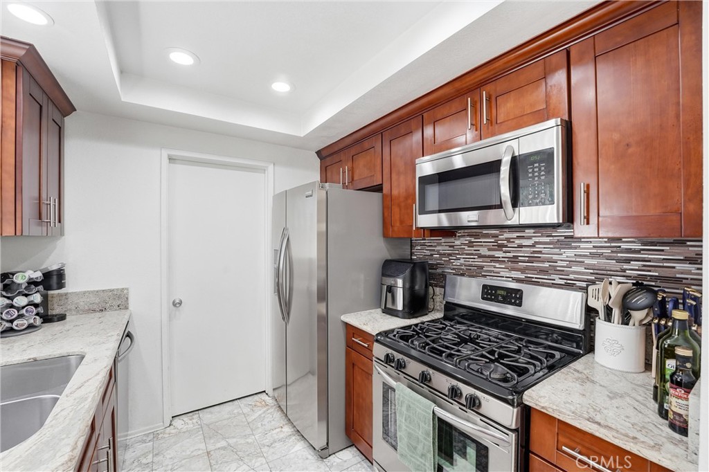 800 Termino Avenue 5