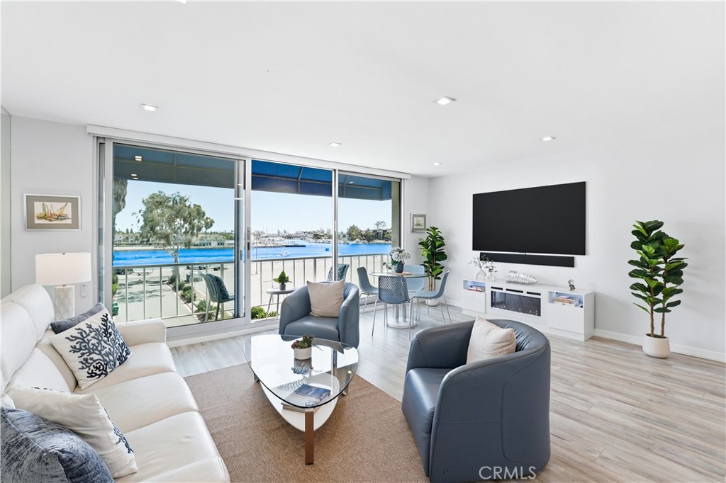 383 Bay Shore Avenue 407