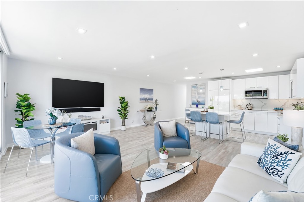 383 Bay Shore Avenue 407