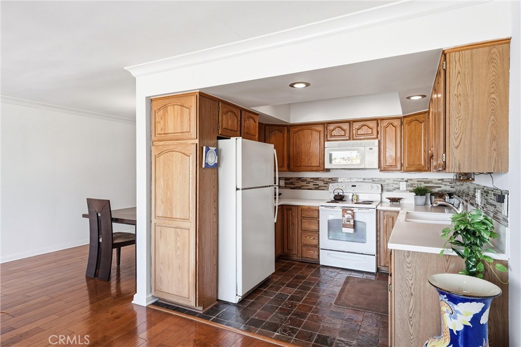 383 Bay Shore 307