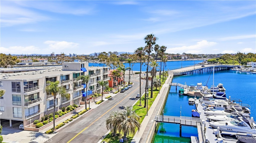 383 Bay Shore 307