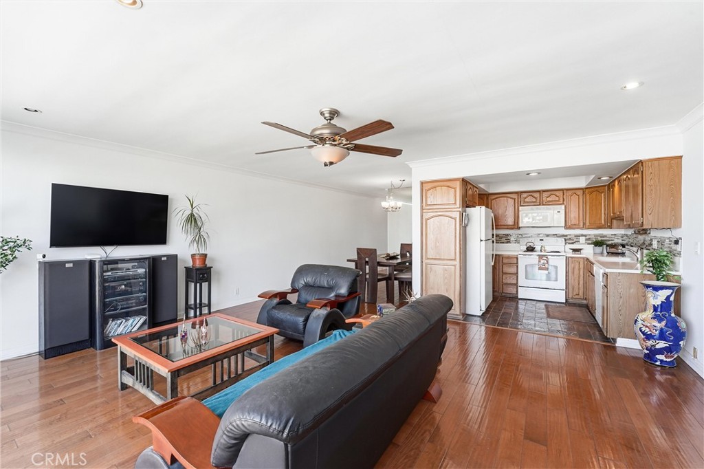 383 Bay Shore 307