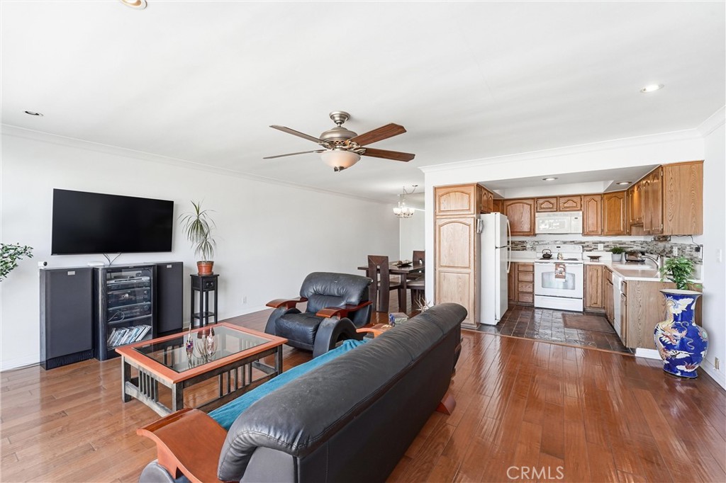 383 Bay Shore 307