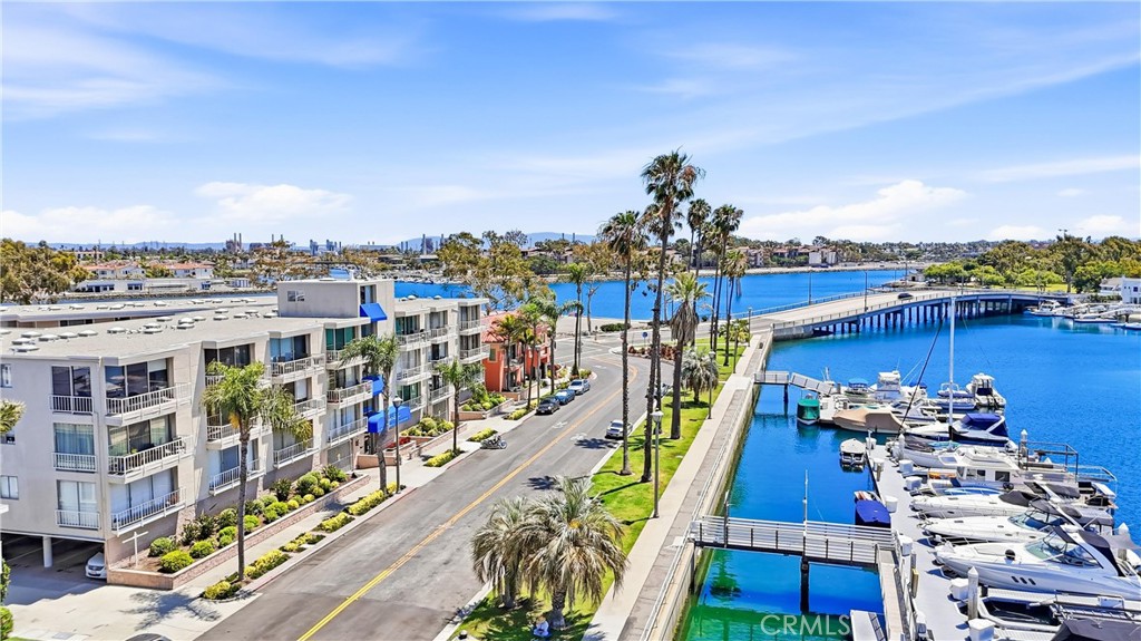 383 Bay Shore 307