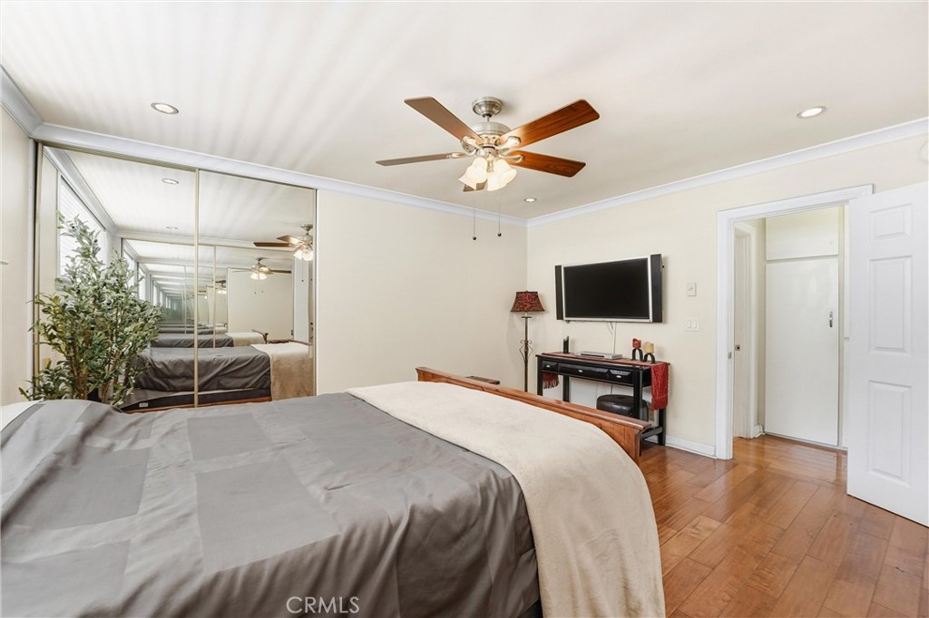 383 Bay Shore 307