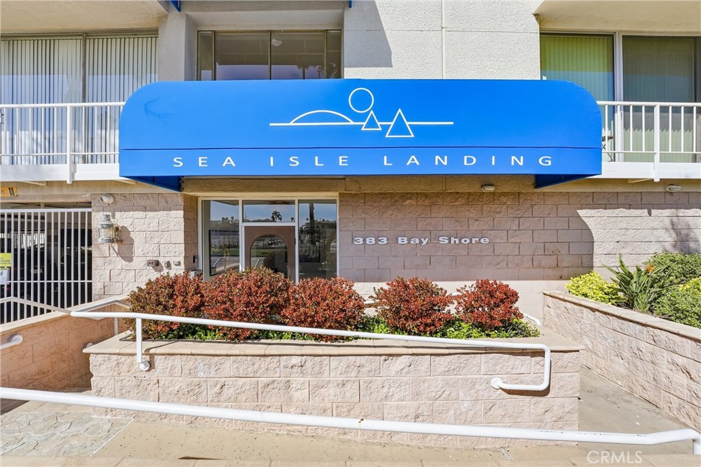 383 Bay Shore 203