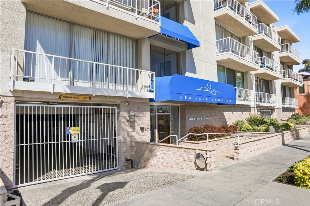 383 Bay Shore 203