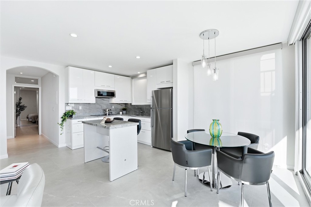 383 Bay Shore 203