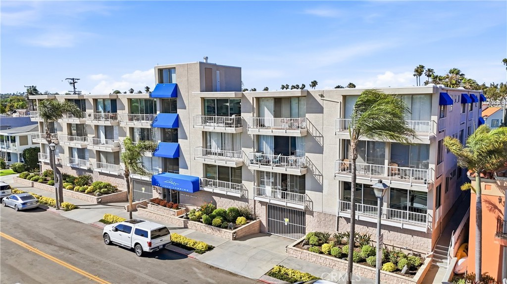 383 Bay Shore 203