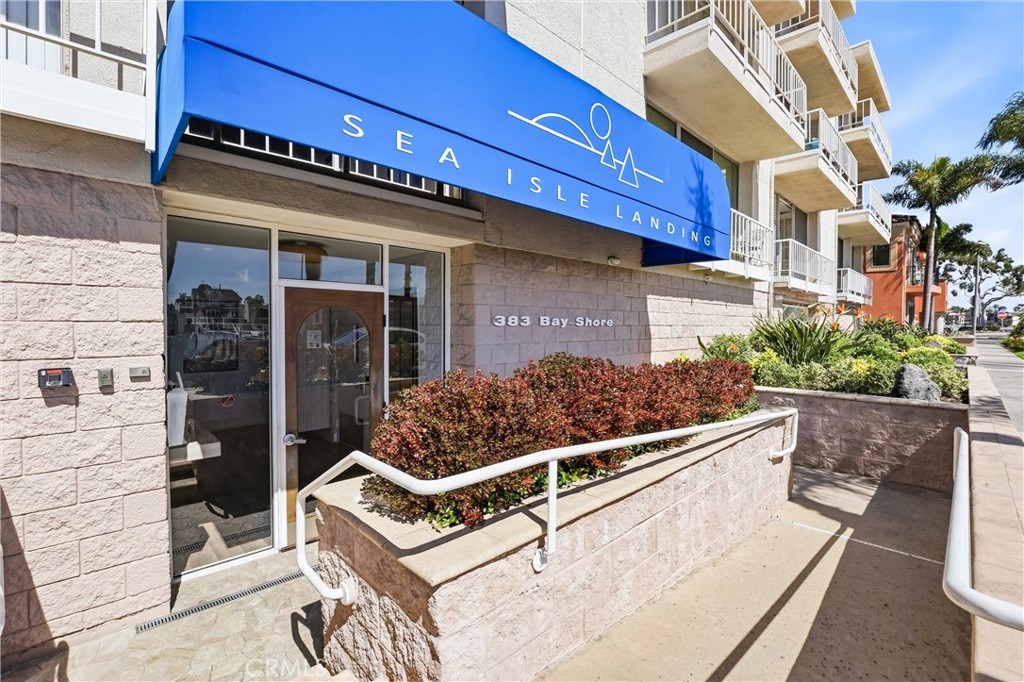 383 Bay Shore 203