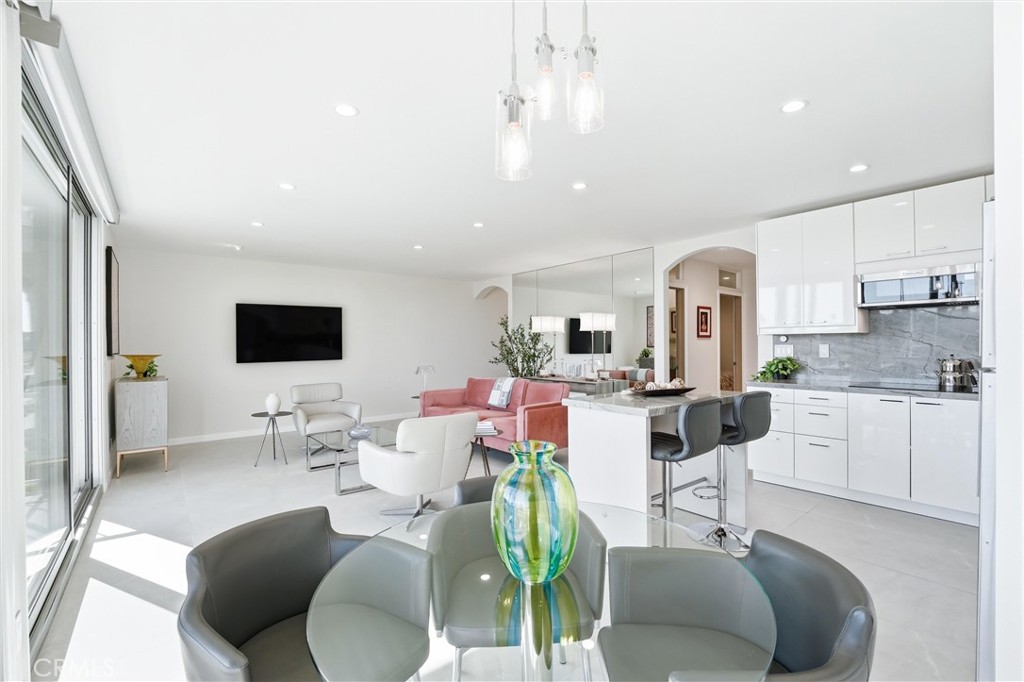 383 Bay Shore 203