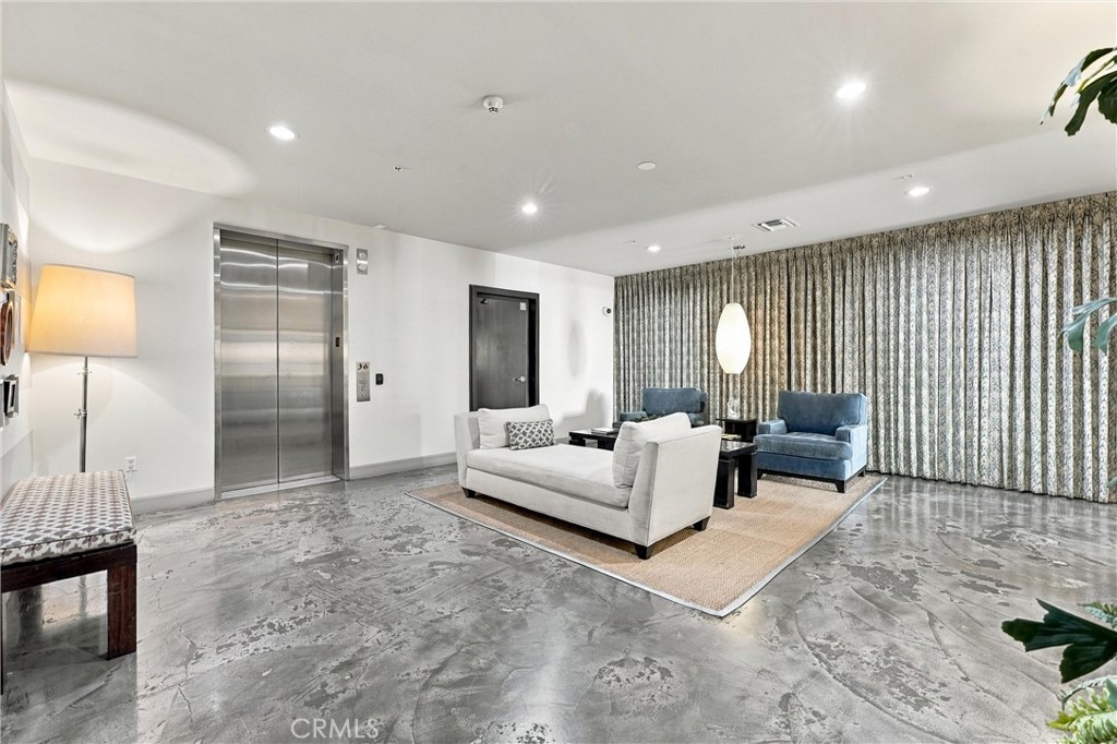 300 E 4th Street 122