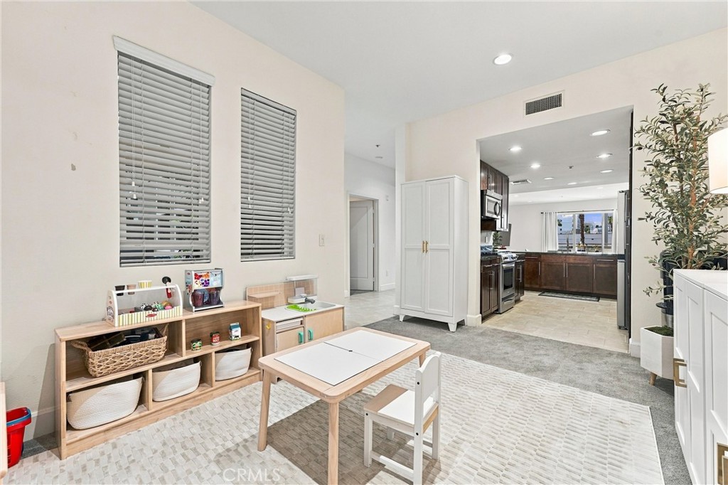 300 E 4th Street 122