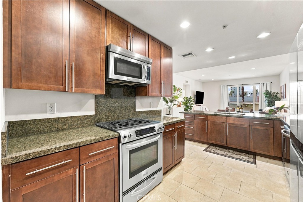 300 E 4th Street 122