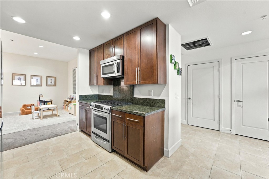300 E 4th Street 122