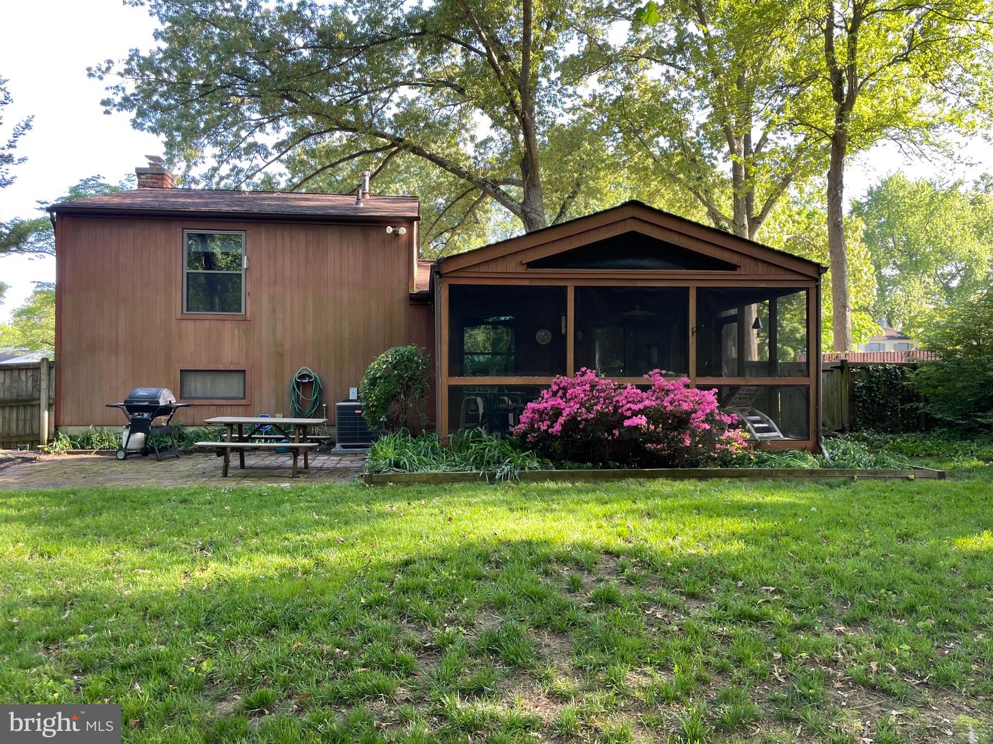285 Laguna Cir
