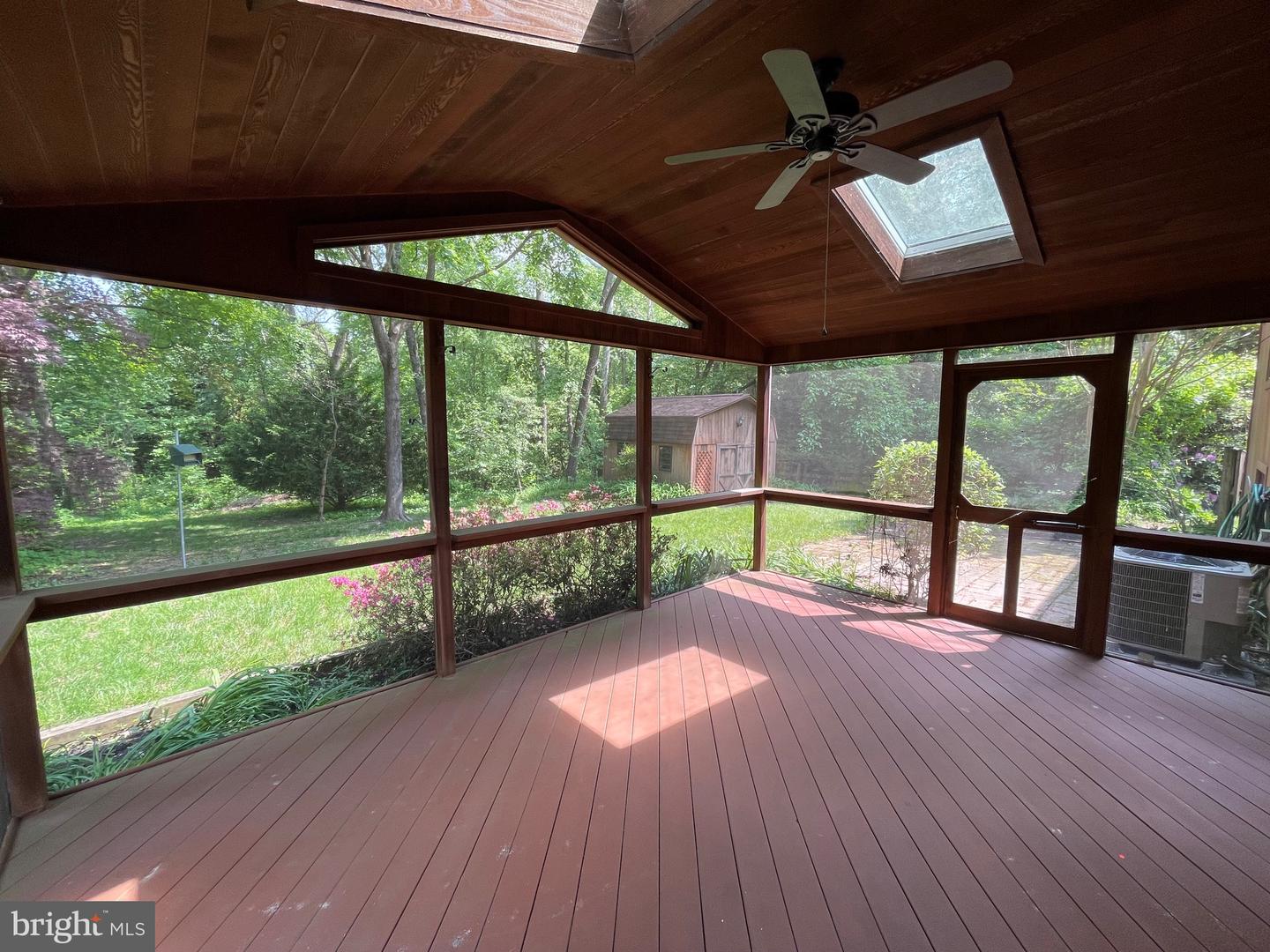 285 Laguna Cir