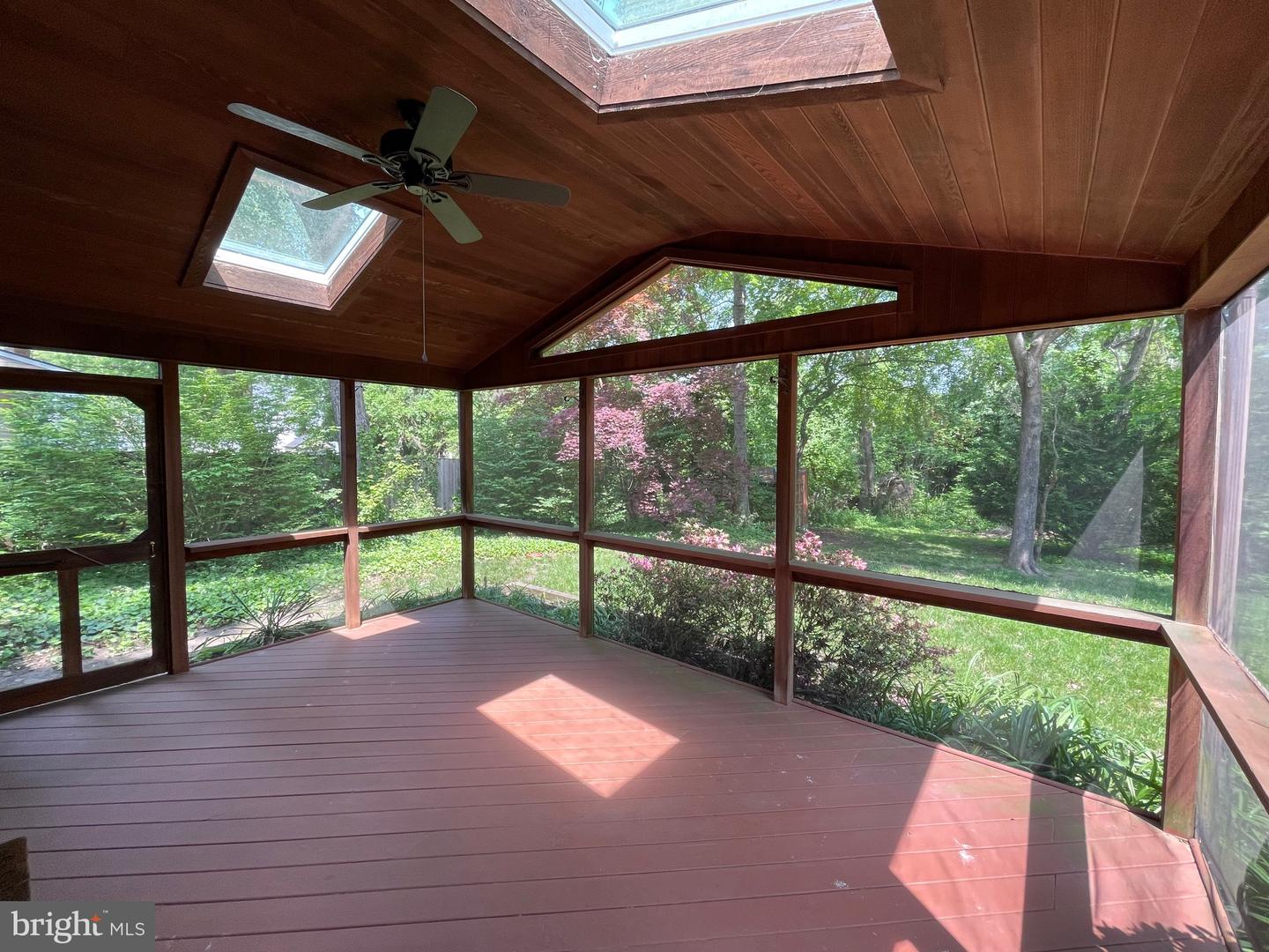 285 Laguna Cir