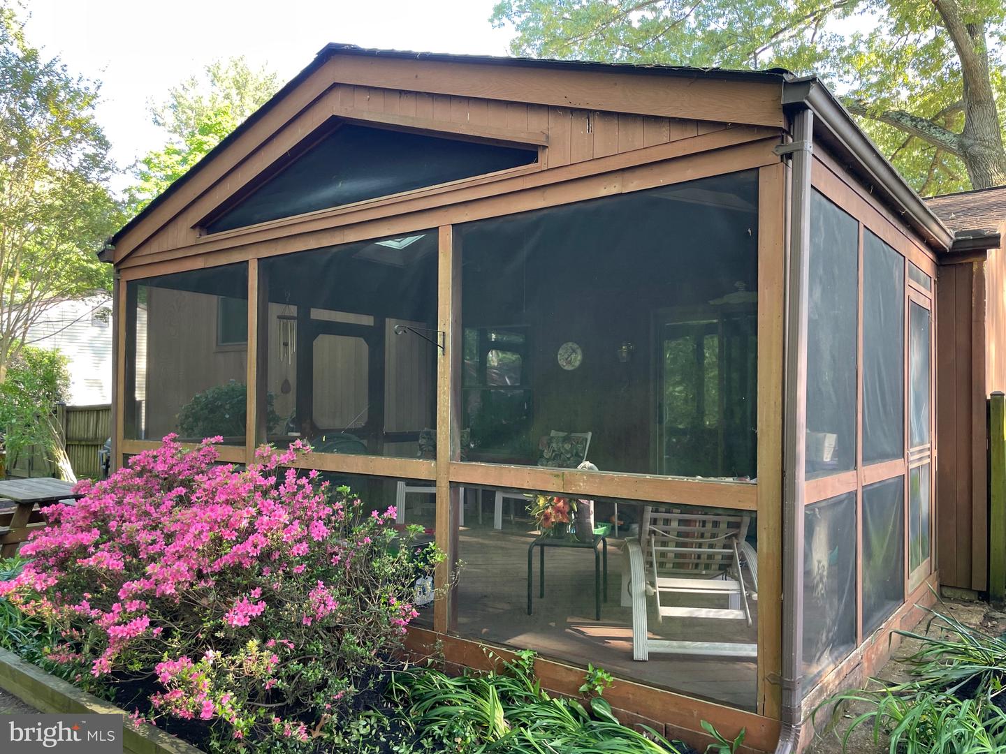 285 Laguna Cir