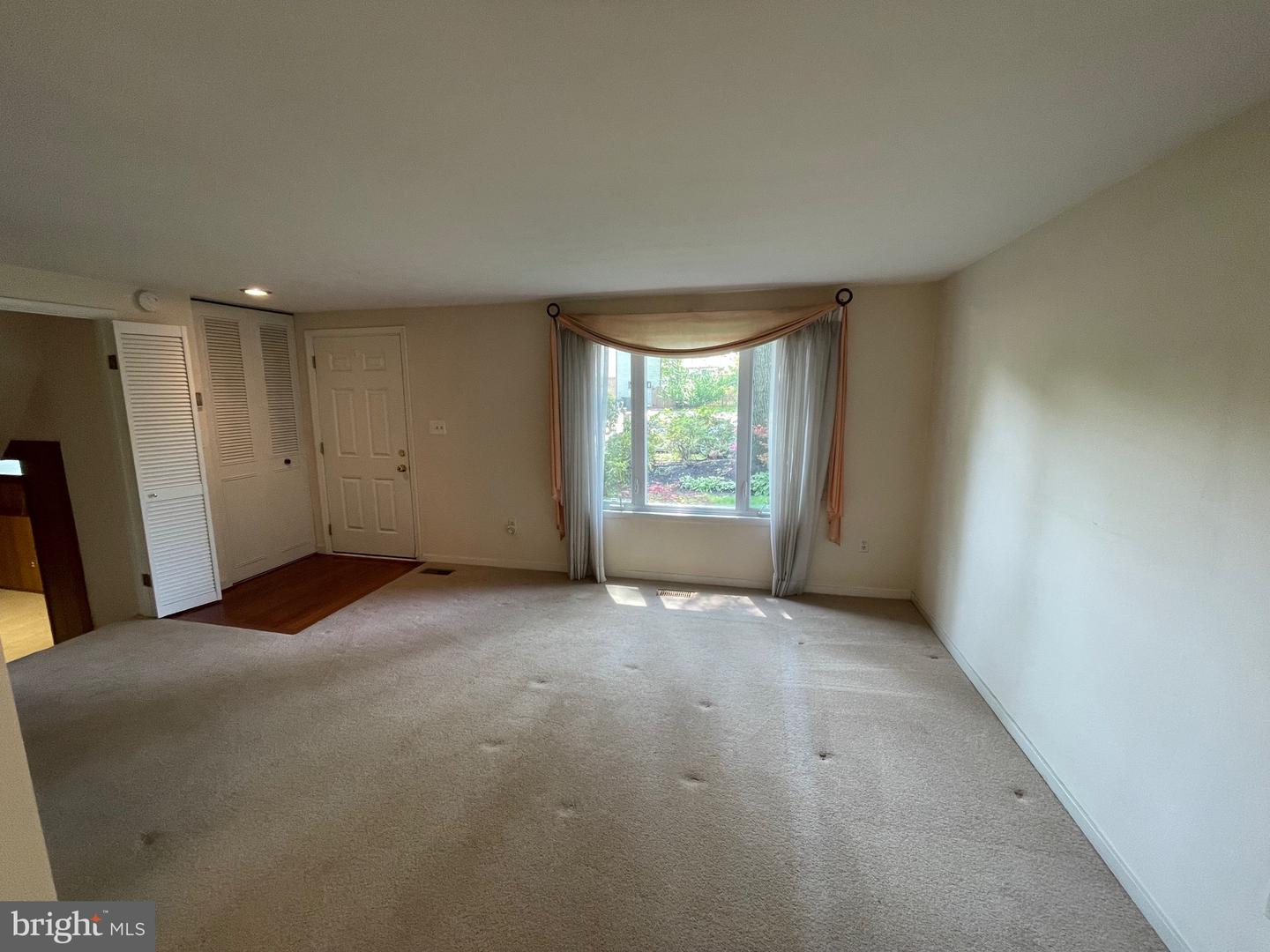 285 Laguna Cir