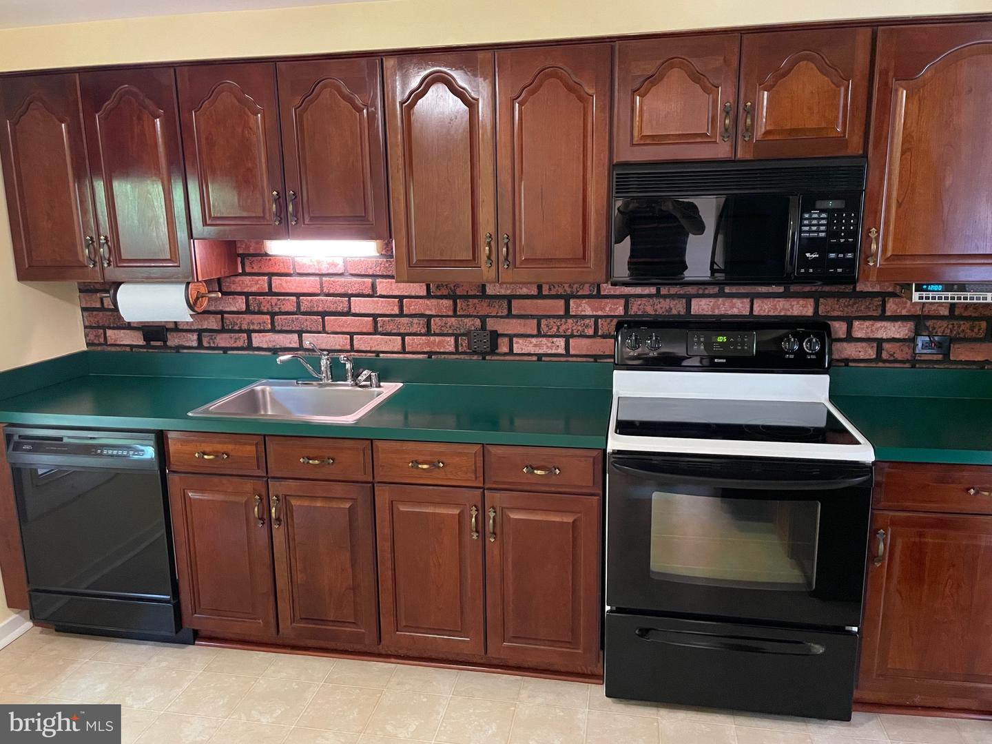 285 Laguna Cir