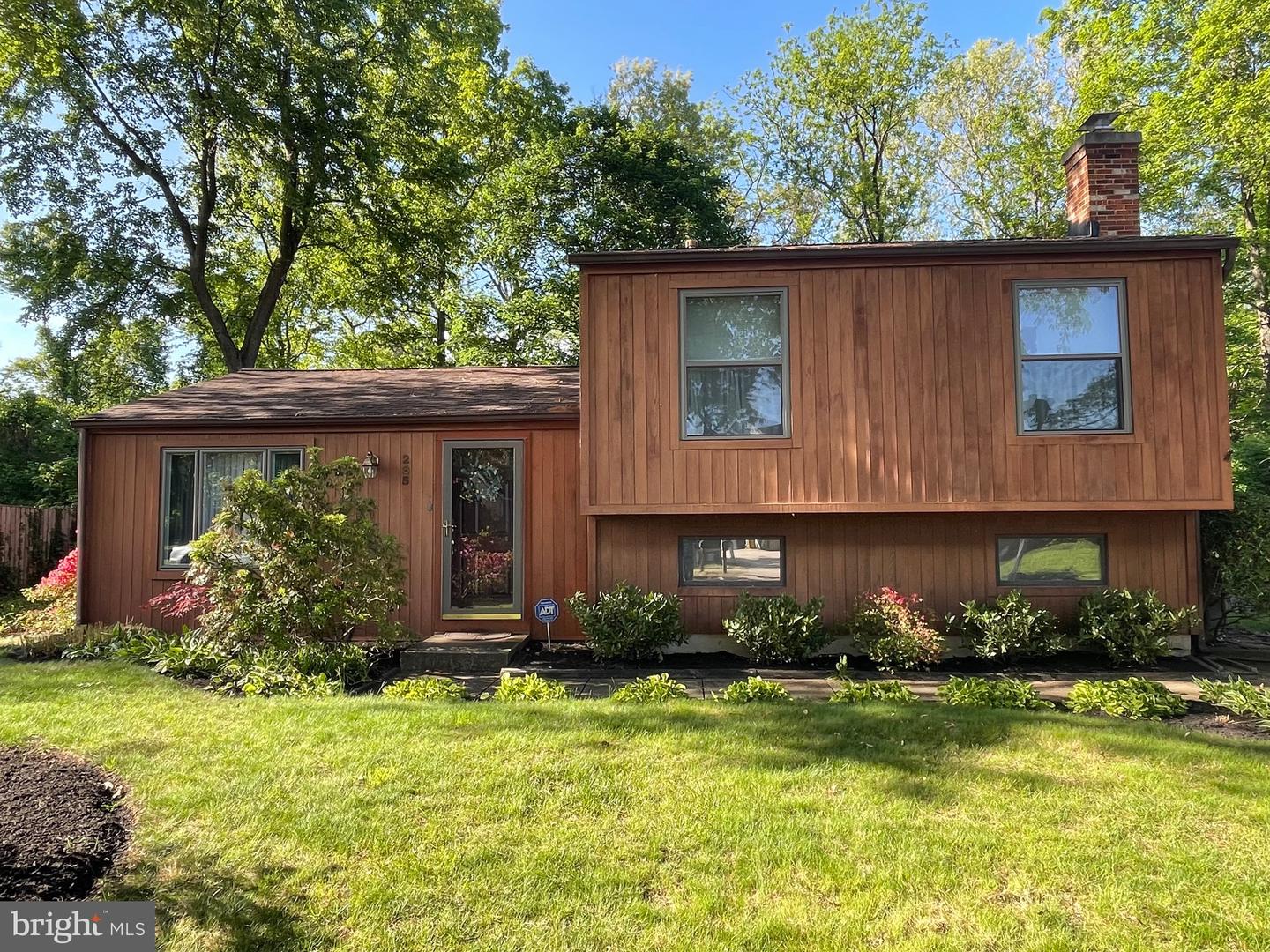 285 Laguna Cir