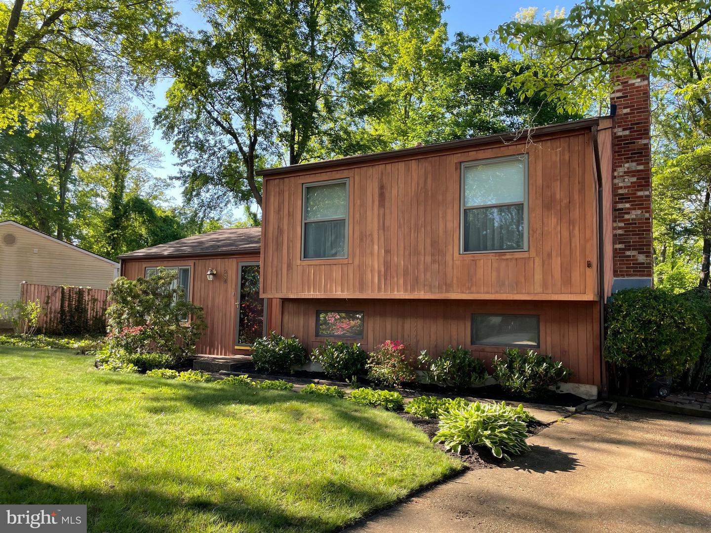 285 Laguna Cir