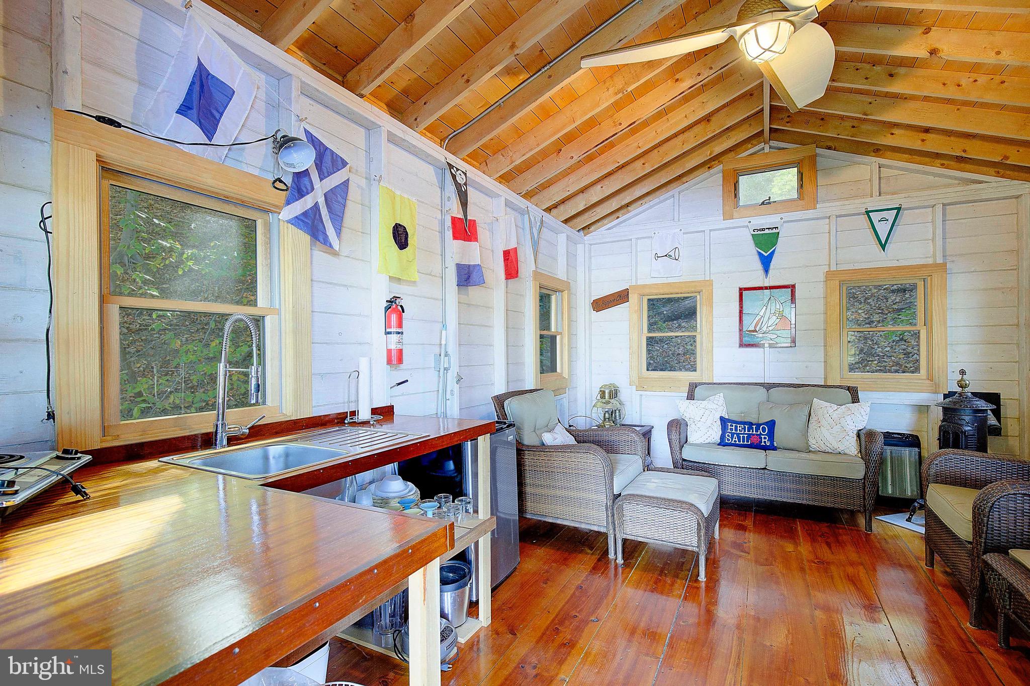1674 Hickory Trl