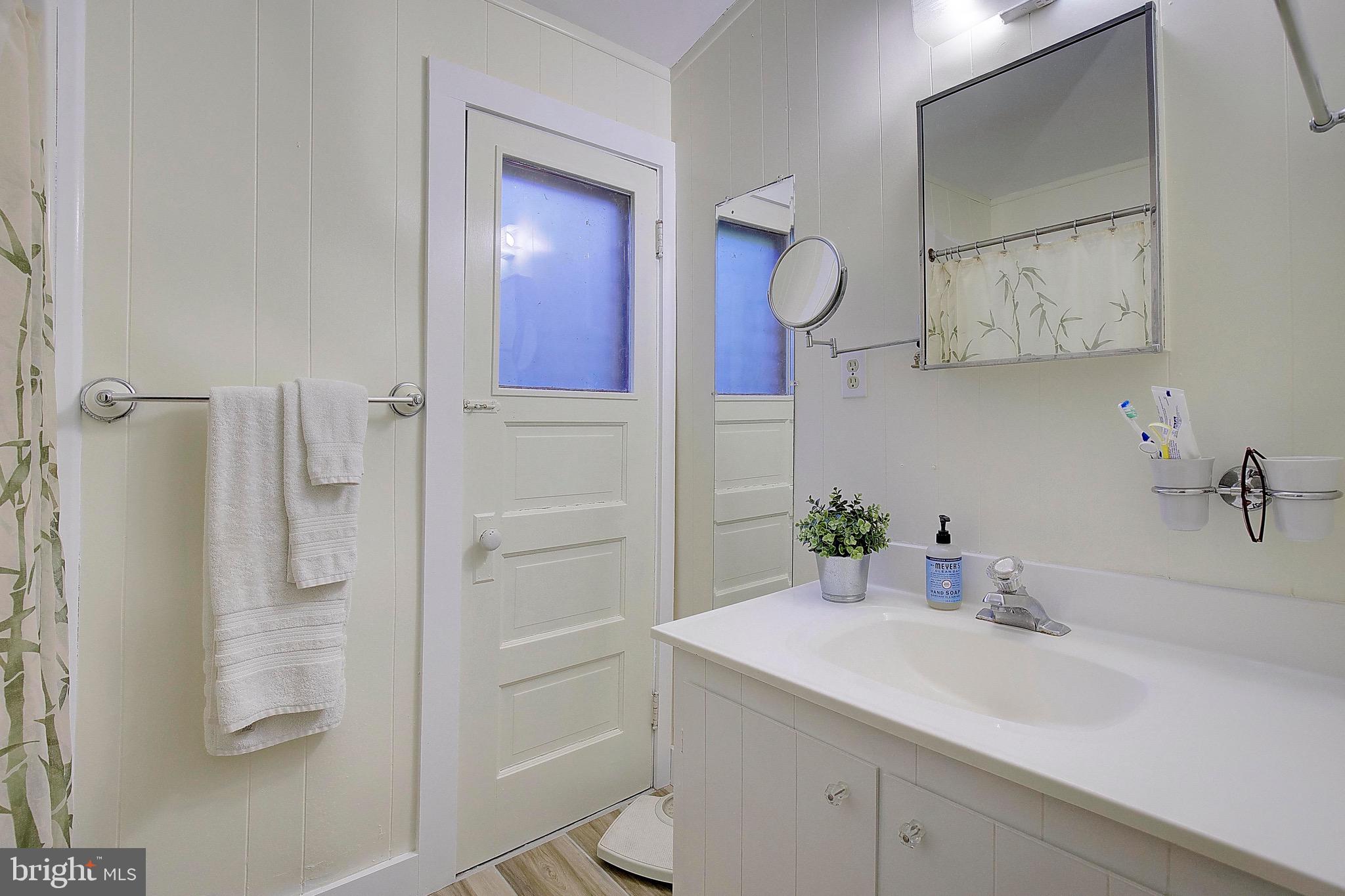 1674 Hickory Trl
