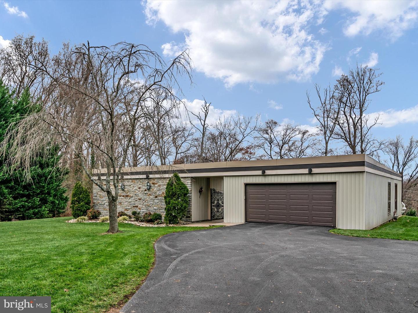 594 Shore Acres Rd