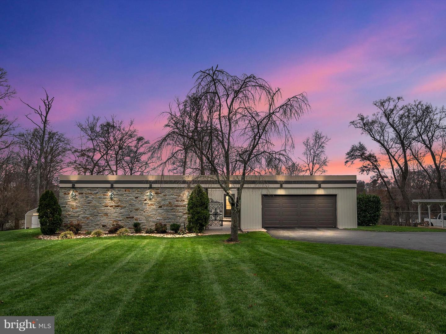 594 Shore Acres Rd