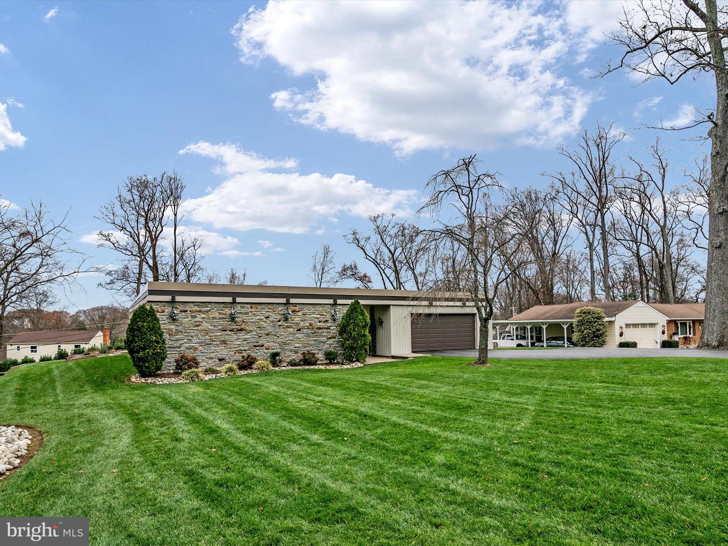 594 Shore Acres Rd