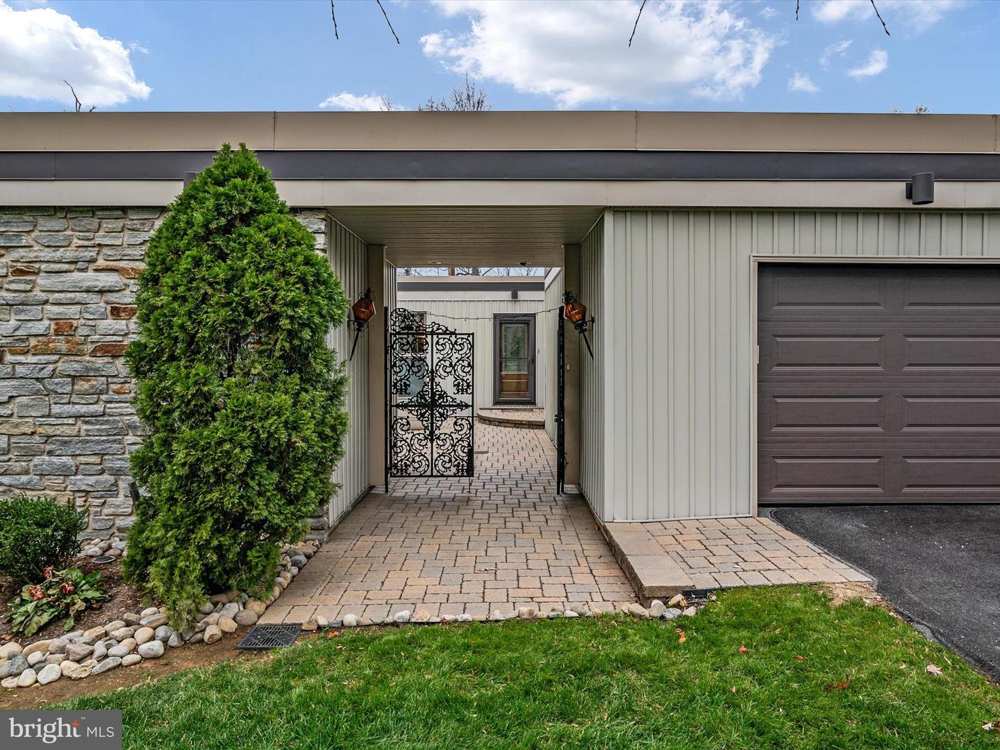 594 Shore Acres Rd