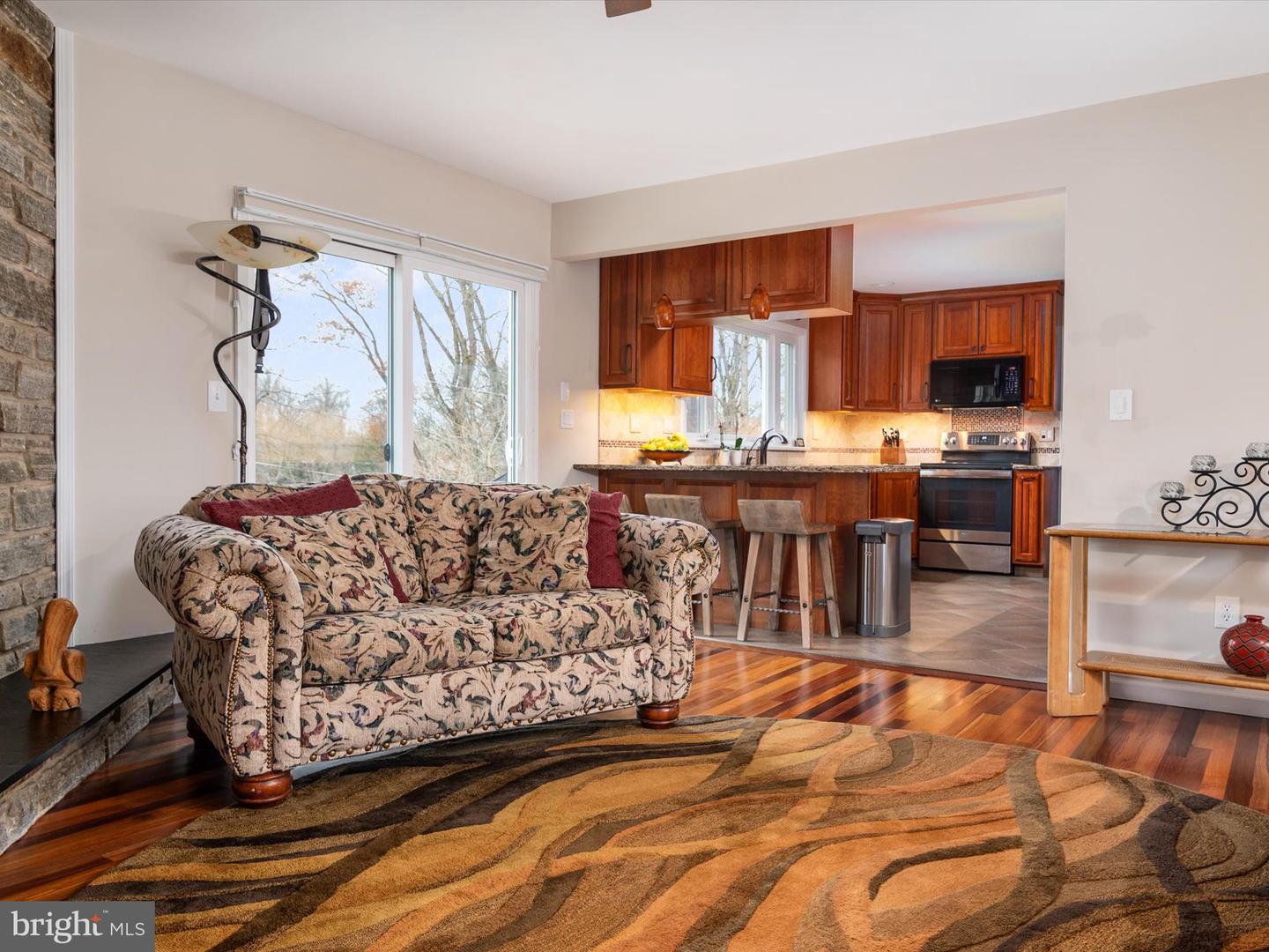 594 Shore Acres Rd
