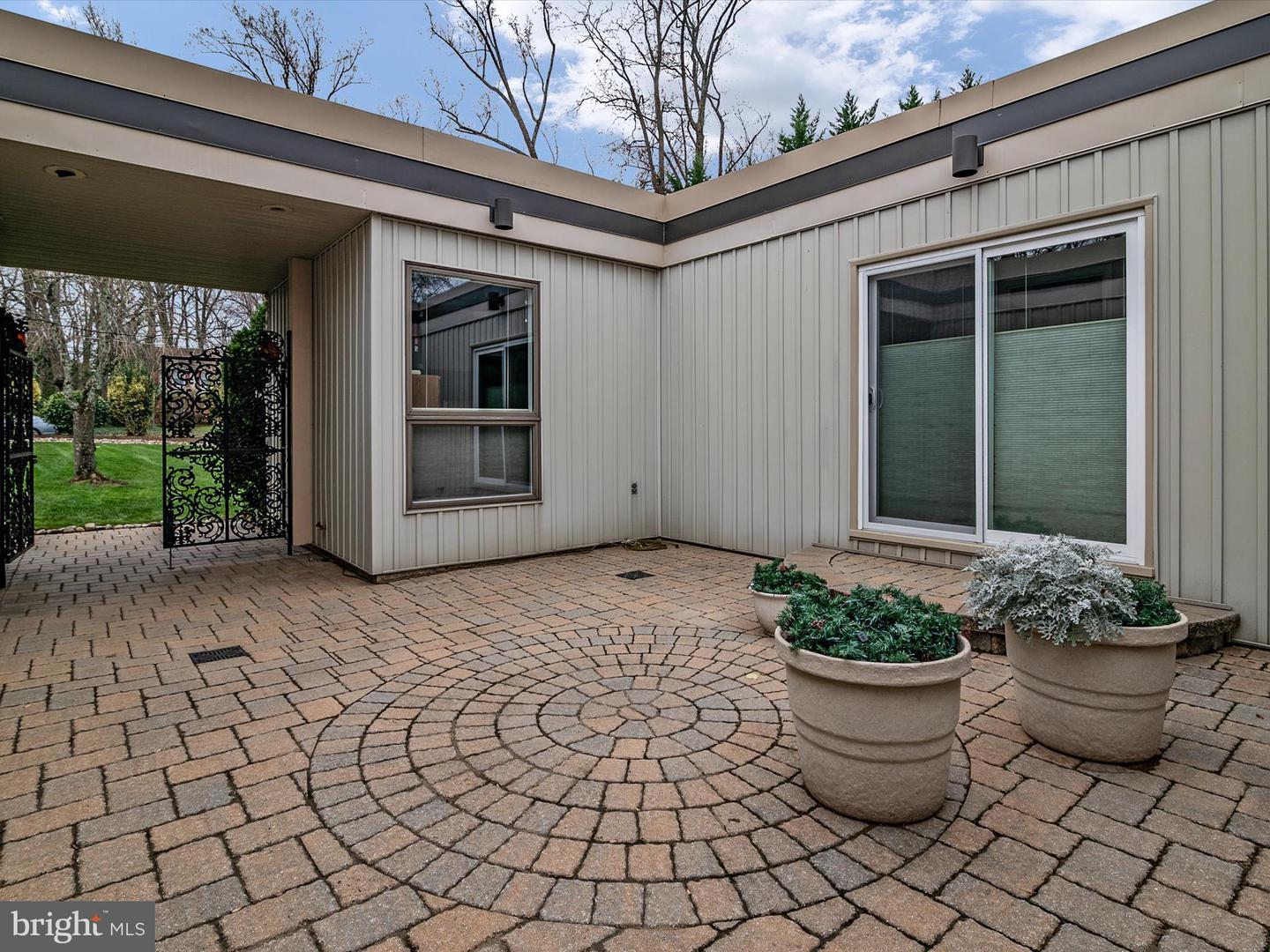 594 Shore Acres Rd