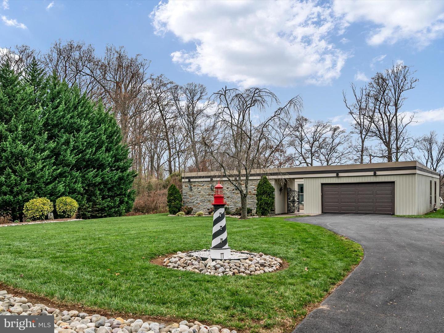 594 Shore Acres Rd
