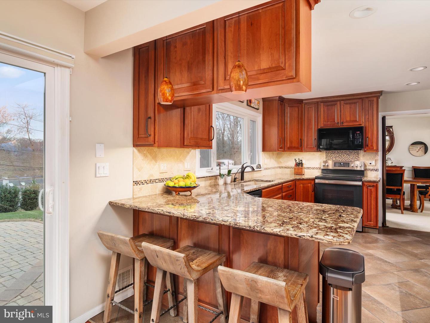 594 Shore Acres Rd
