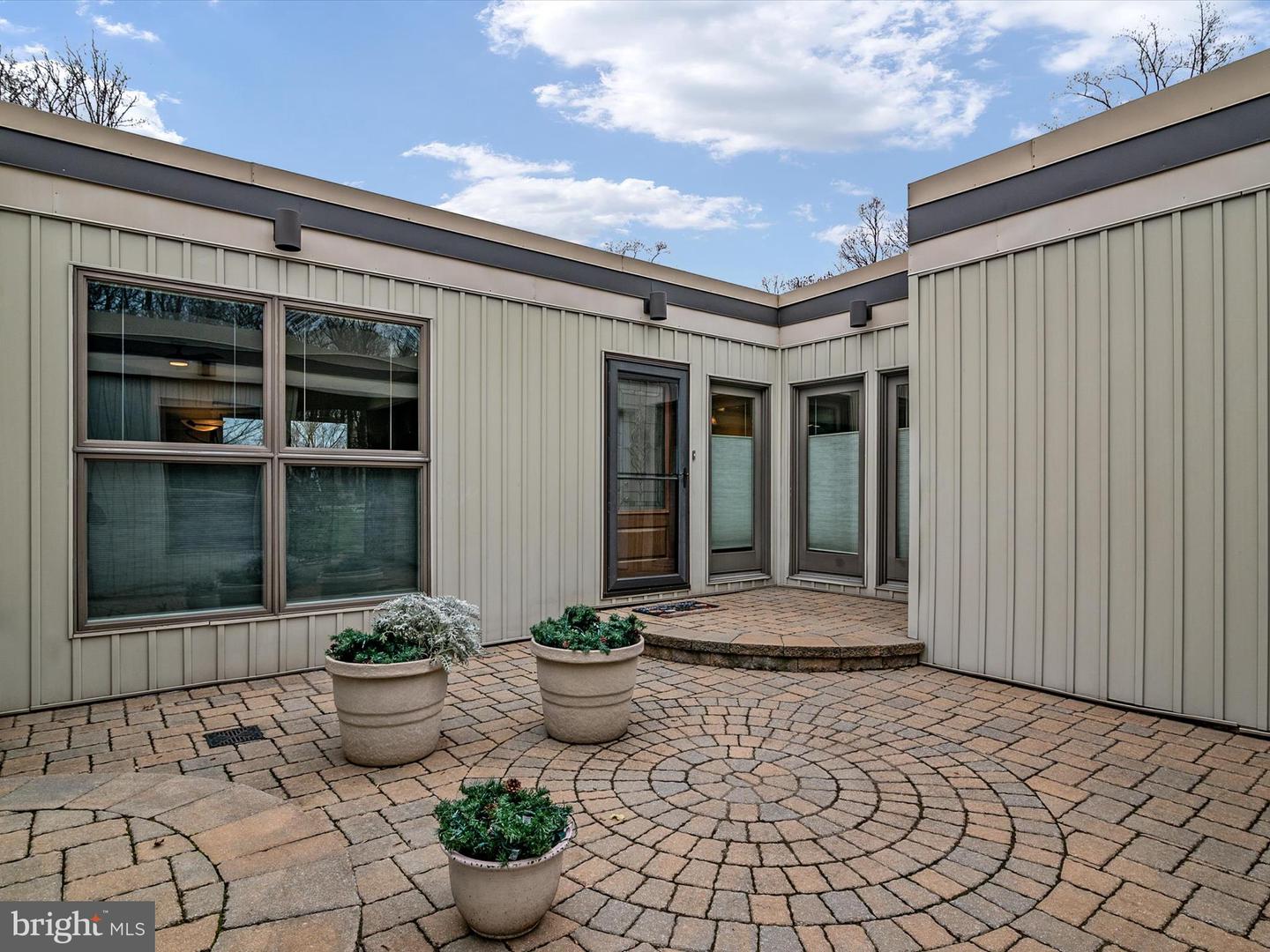 594 Shore Acres Rd