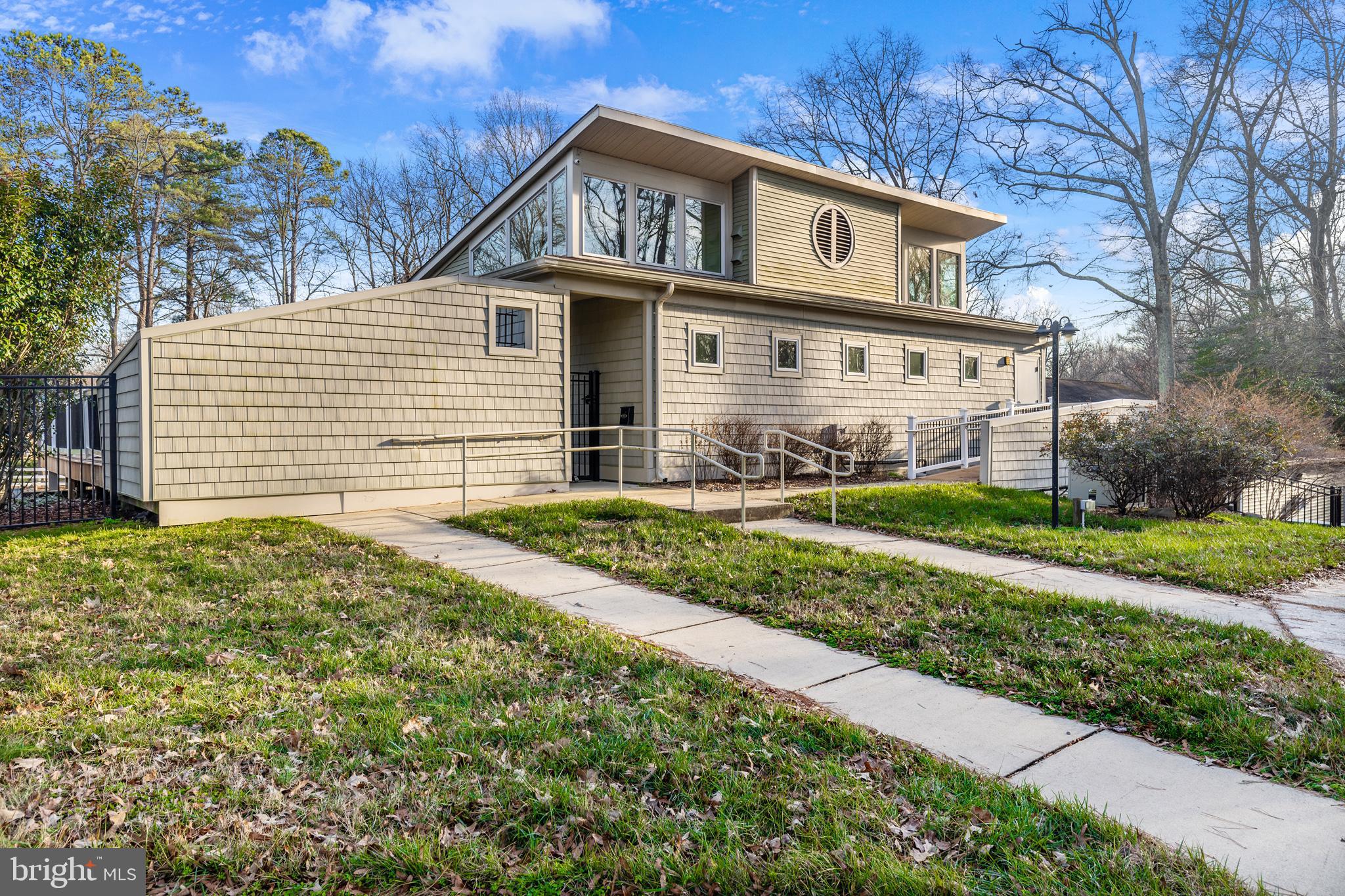 1470 Harwell Ave