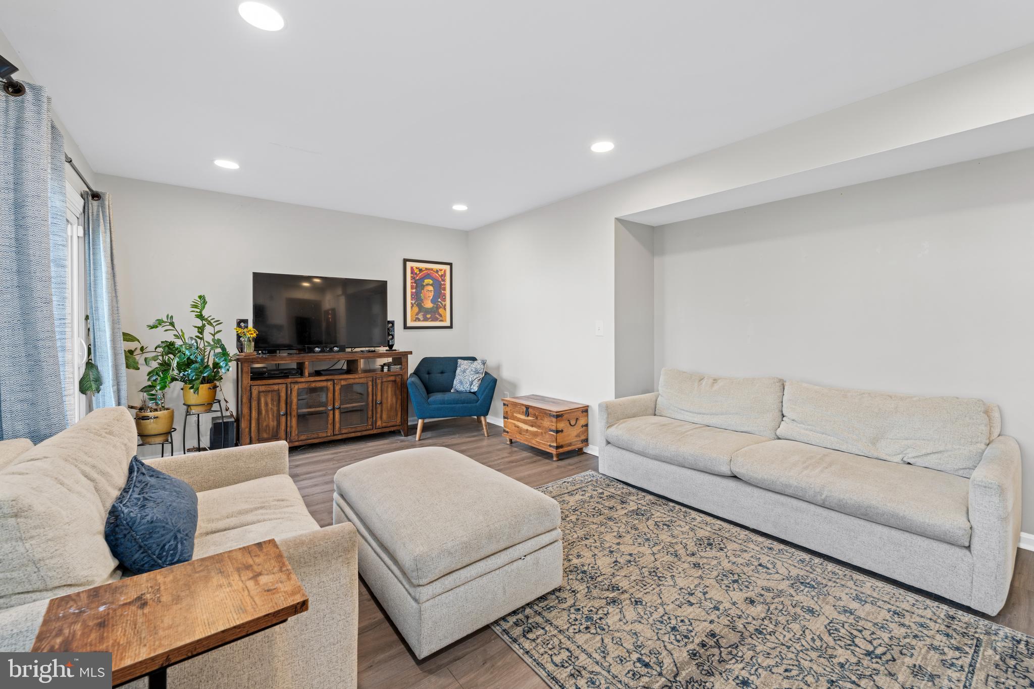 1277 Swan Dr