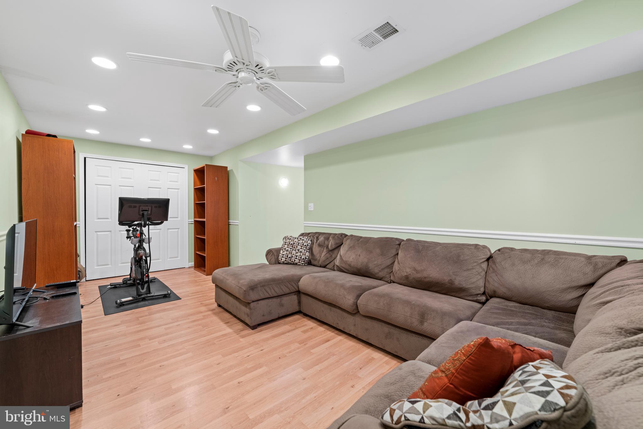 1277 Swan Dr