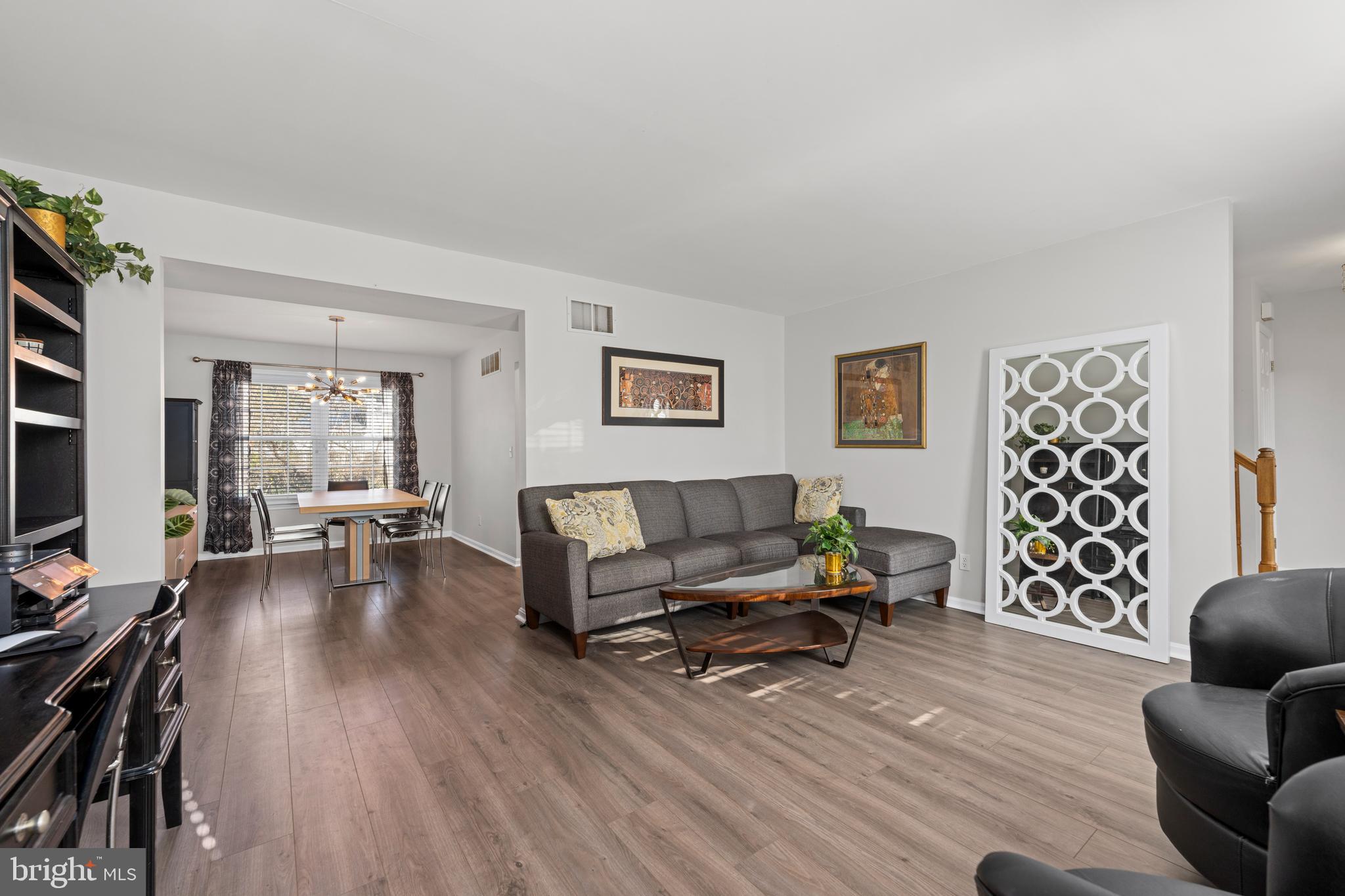 1277 Swan Dr