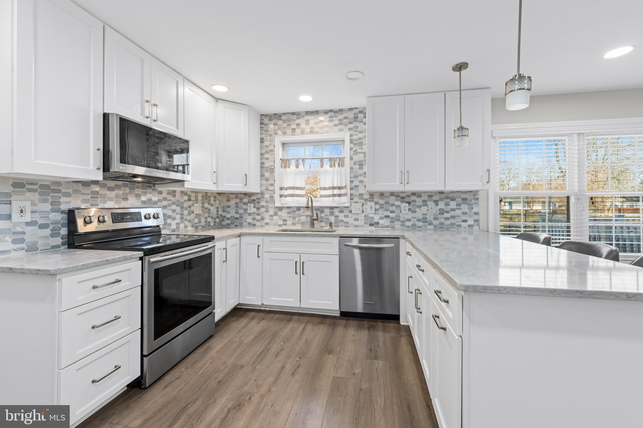 1277 Swan Dr