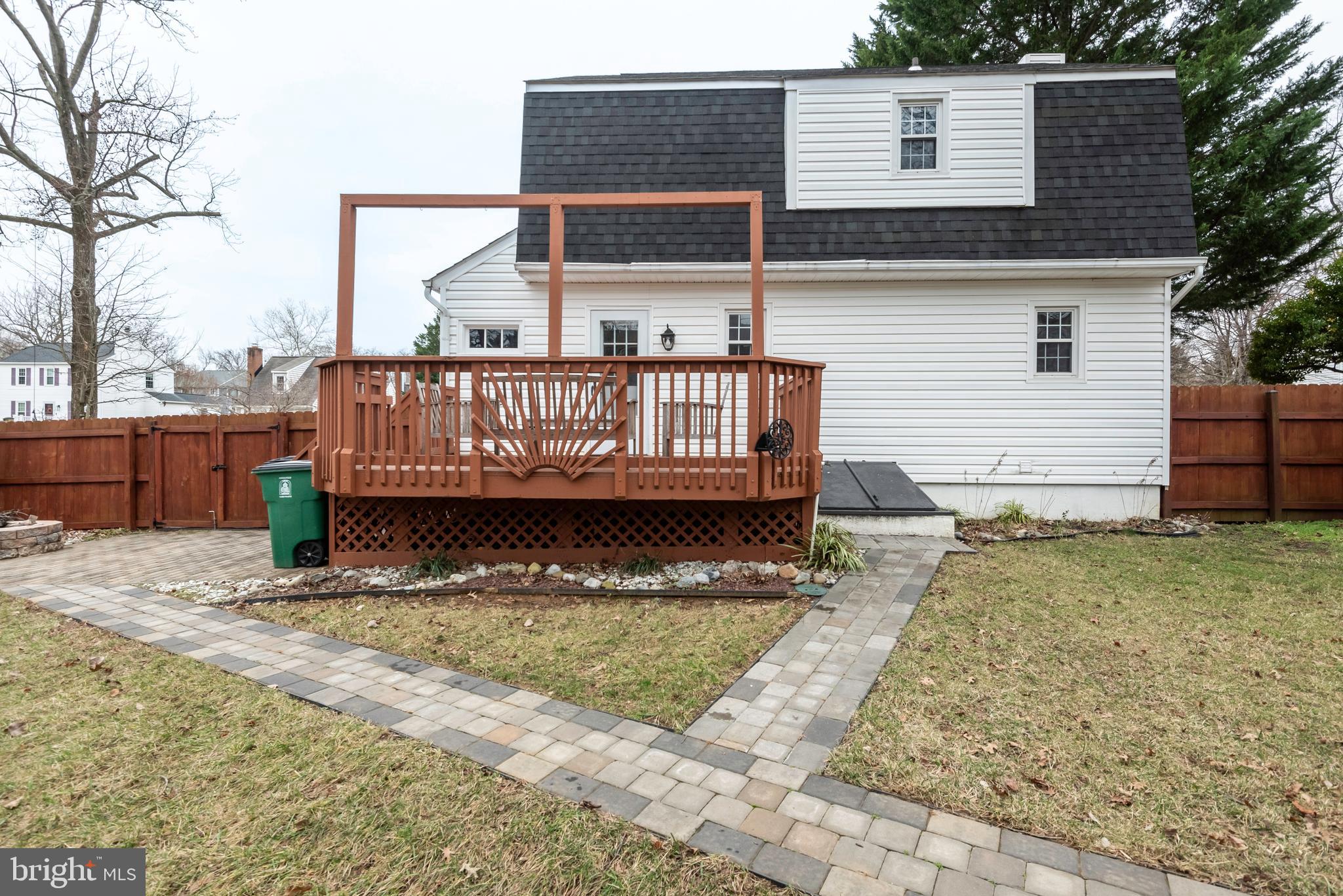 1011 Hyde Park Dr