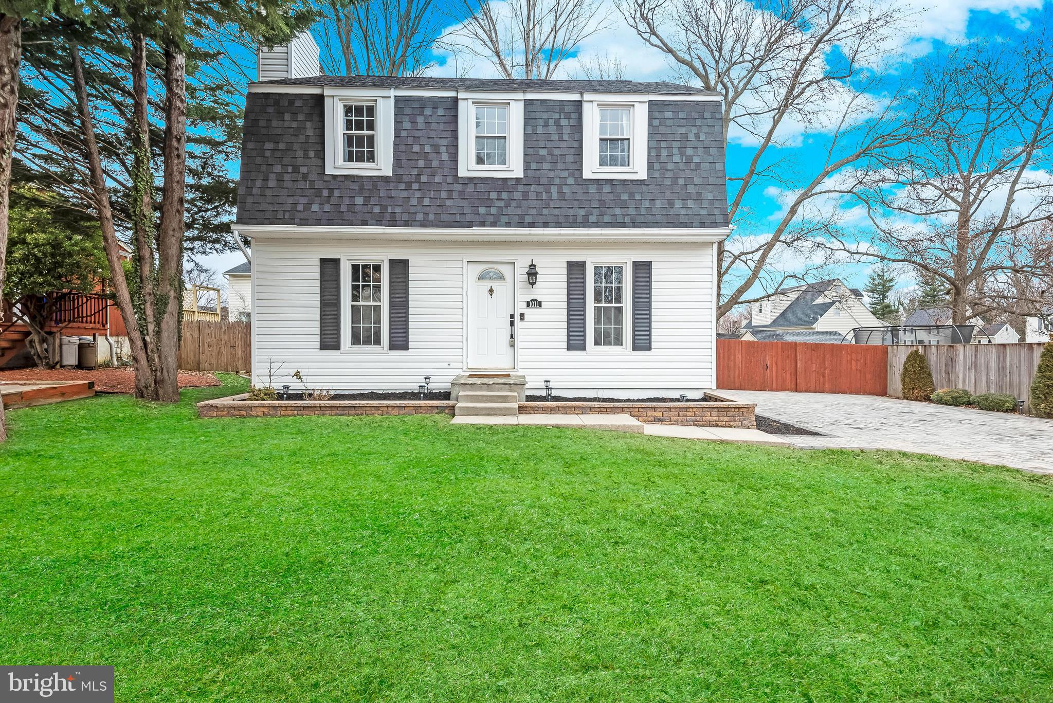 1011 Hyde Park Dr