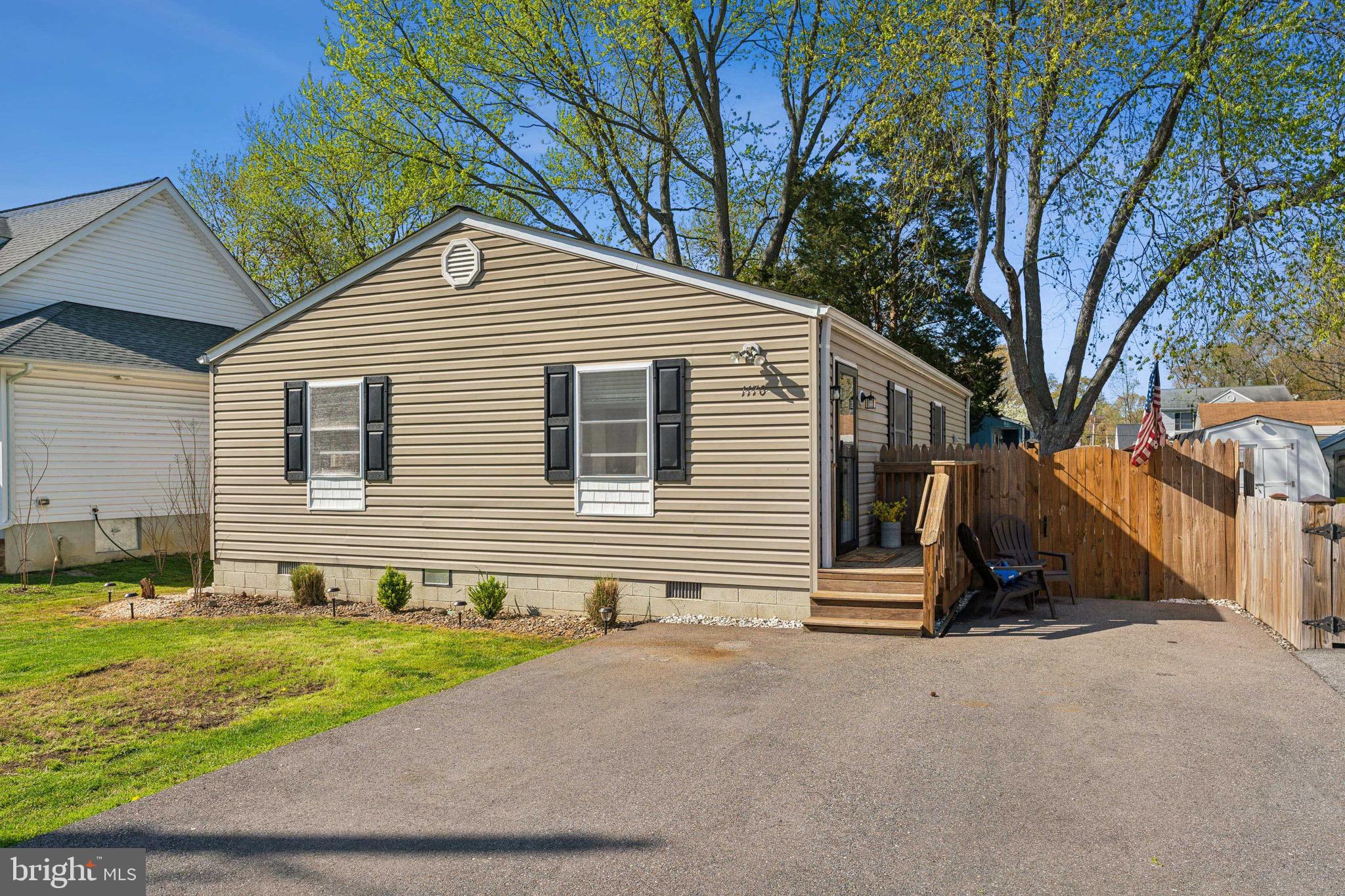 1170 Maple Ave