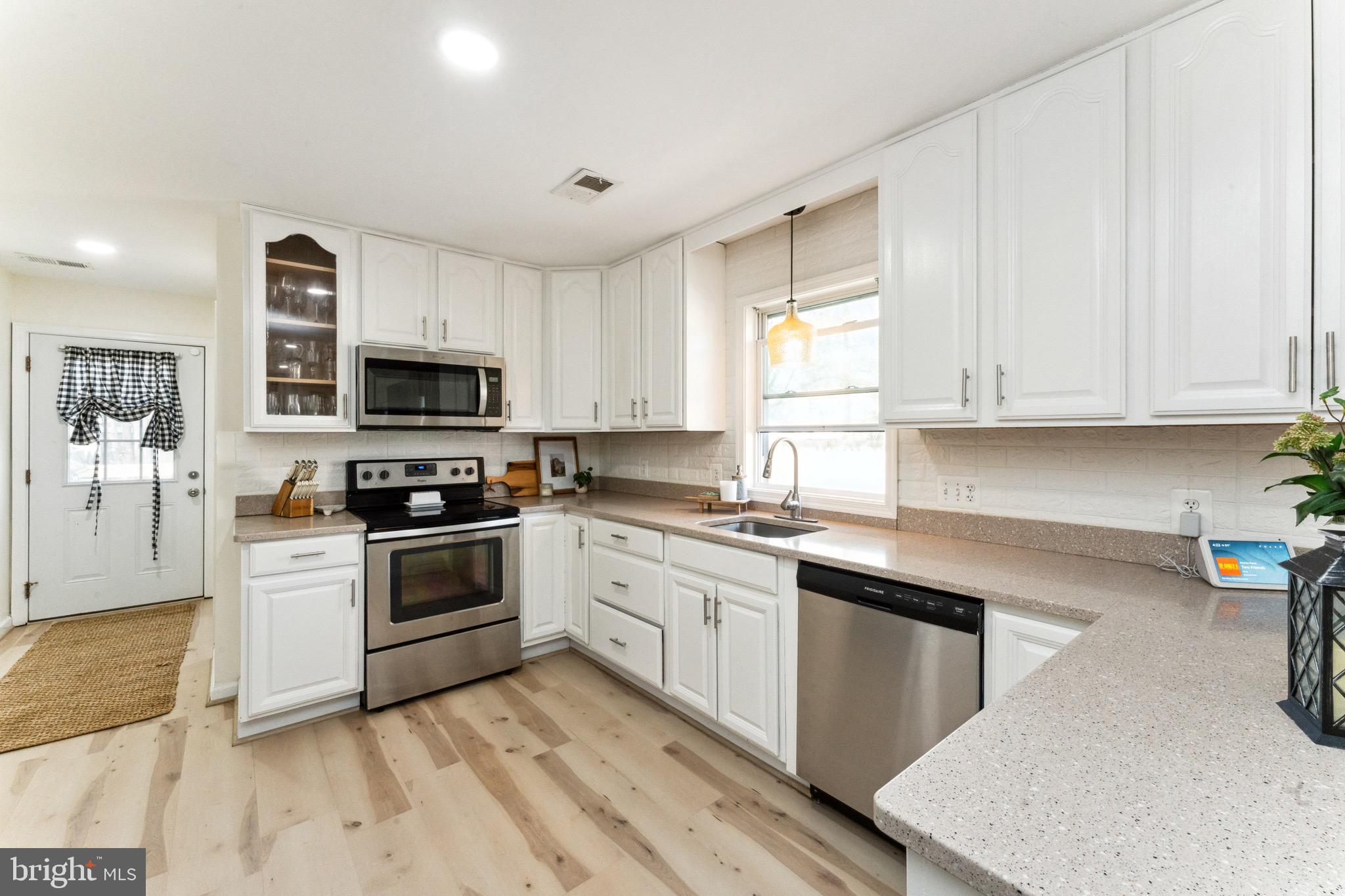 1170 Maple Ave
