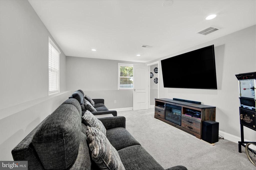 329 Regency Cir