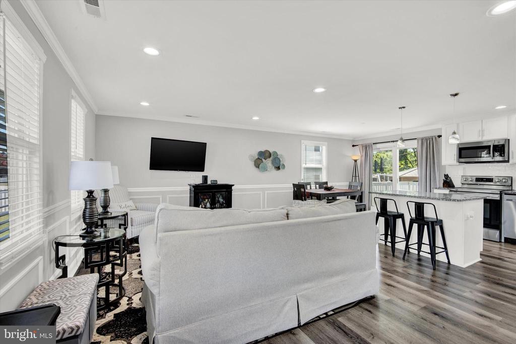 329 Regency Cir