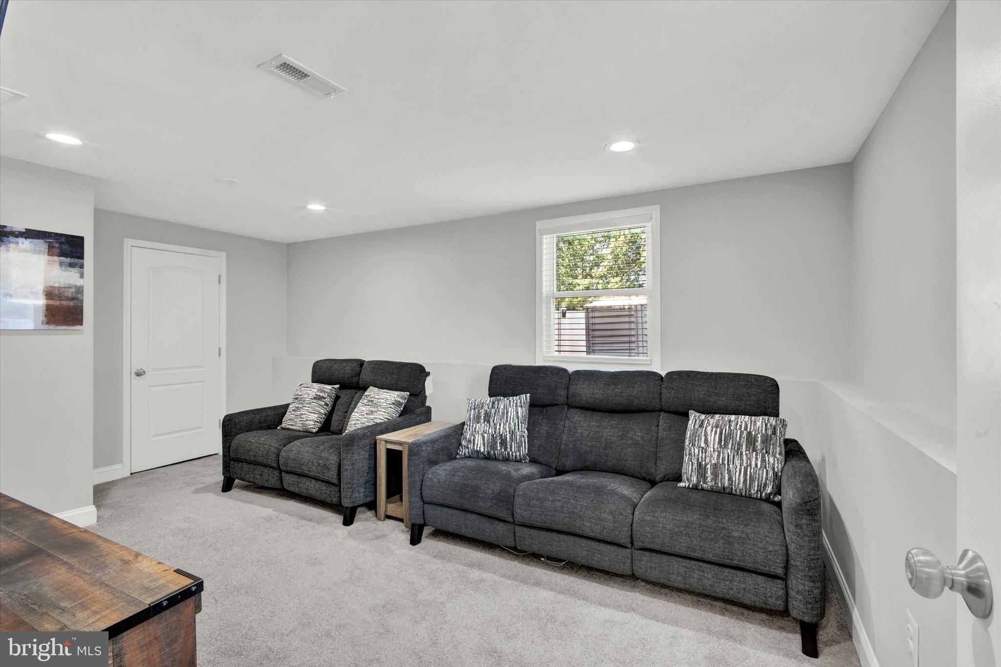 329 Regency Cir